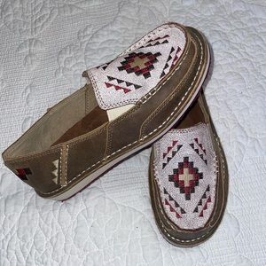 Women’s Ariat Cruisers